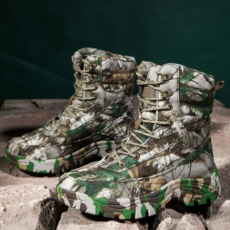 bota tática masculina, bota camuflada militar, bota antiderrapante aventura, bota de trilha masculina, bota tática camuflada, bota militar resistente, bota outdoor masculina, bota para caça e acampamento, bota camuflada conforto térmico, bota militar impermeável