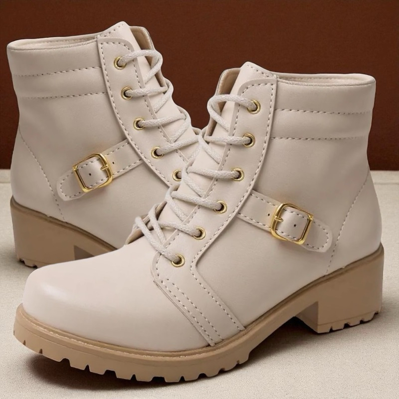 bota feminina, coturno feminino, bota cano curto, bota tratorada, bota off white, bota preta feminina, bota confortável, moda inverno 2025, bota feminina tendência, bota casual feminina, coturno feminino inverno, bota feminina estilosa, bota com salto médio, bota fashion, bota com fivela