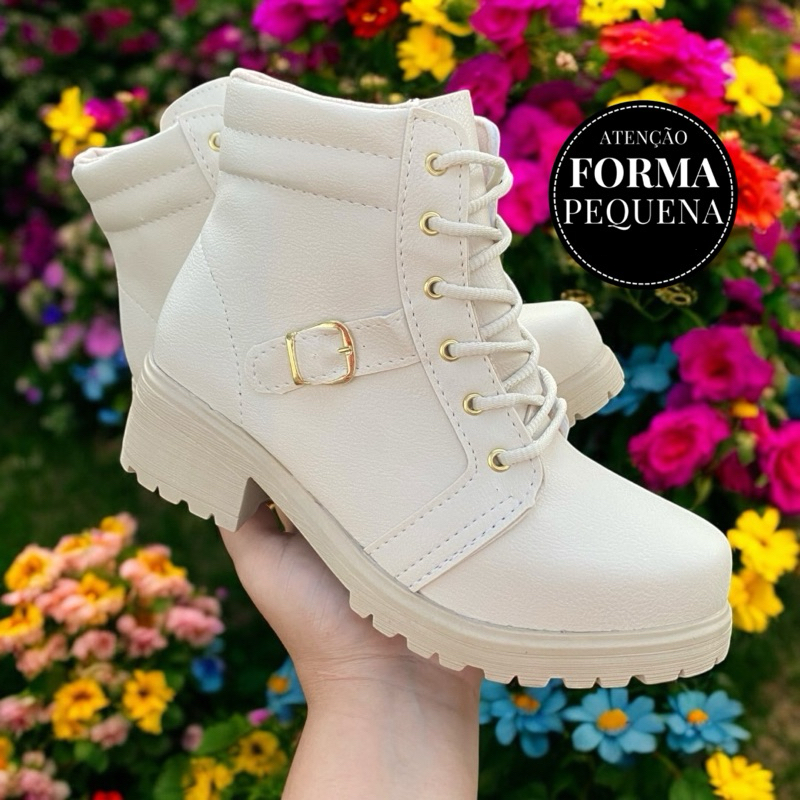 bota feminina, coturno feminino, bota cano curto, bota tratorada, bota off white, bota preta feminina, bota confortável, moda inverno 2025, bota feminina tendência, bota casual feminina, coturno feminino inverno, bota feminina estilosa, bota com salto médio, bota fashion, bota com fivela